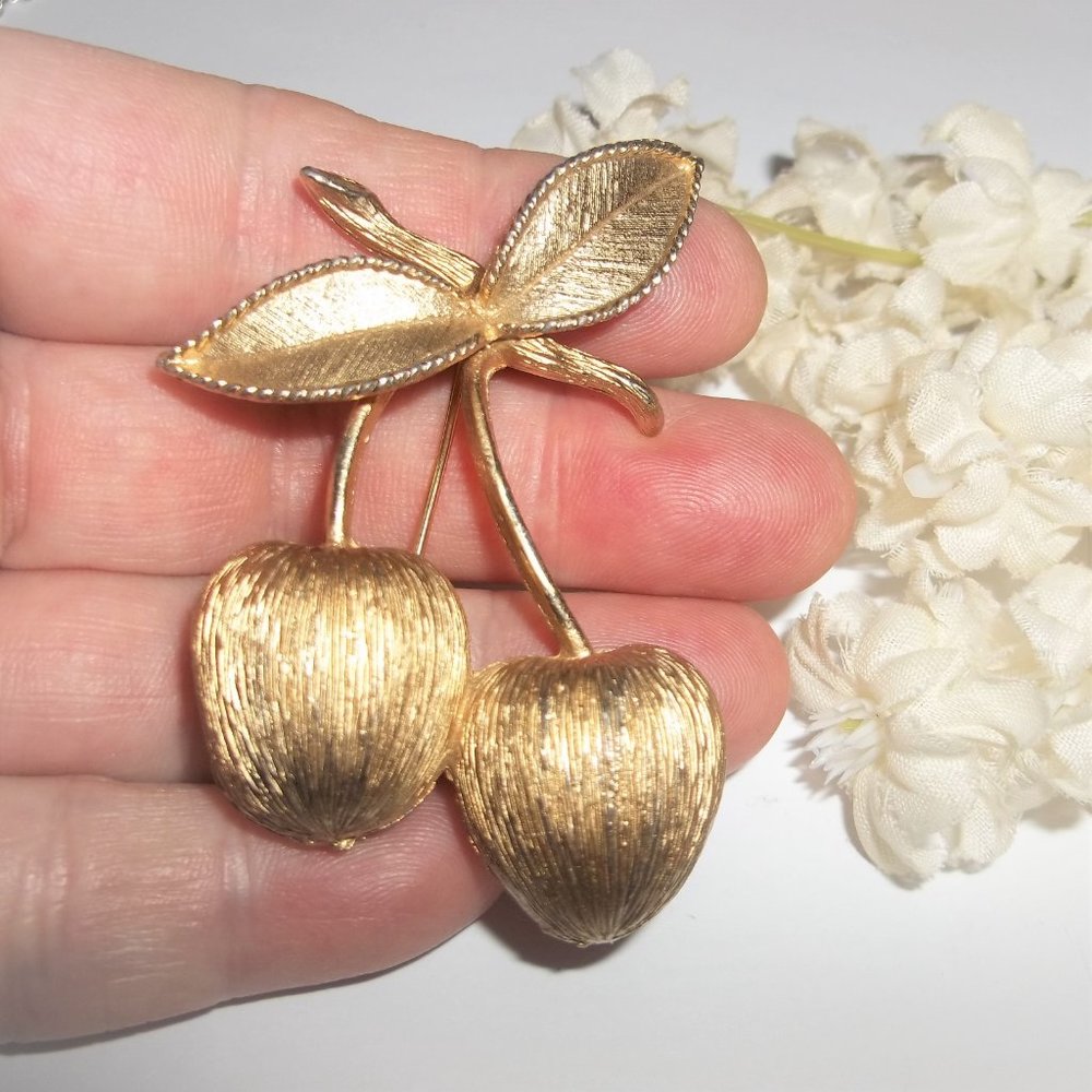 PRICE FIRM - VINTAGE Brooch, Sarah Coventry Brooch, Gold Cherry Brooch 8338 - Picture 6 of 7